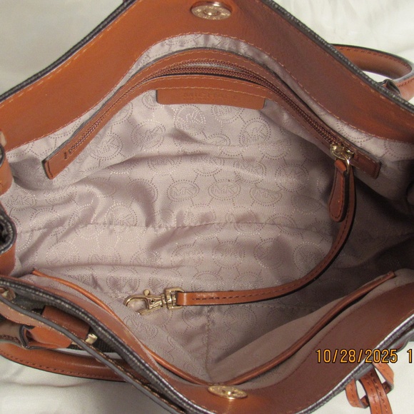 Michael Kors Hamilton Medium Logo - Picture 7 of 7